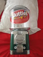  Beaver RB16 20p Coin Operated Machine Sweet Vending Machine. Skittles Sticker..