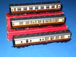 3 HORNBY DUBLO BR/WR CHOCOLATE/CREAM BOXED COACHES. HORNBY COUPLINGS. PRESTINE