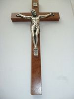WOOD WALL CRUCIFIX     10"    Mahogany