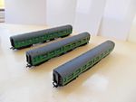 3 BACHMANN BULLEID COACHES 34-525A/550A/575 BR GREEN BOIXED VGC OO GAUGE