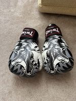Boxing Gloves Twins Special 12 Oz Wolf White Fancy Muay Thai Style (Leather)