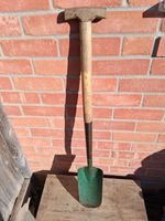 Bulldog Post Hole/trenching Spade, Wooden T Top Handle