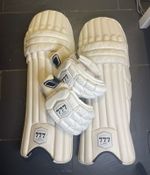 777 Cricket Batting Pads & Gloves Bundle Right Handed