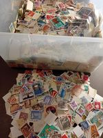 Approx 1000 world stamps off paper (you will get 100g), randomly picked