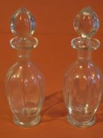Set of 2 Vintage Glass Oil/Vinegar Bottles with Lid Clear