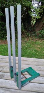 Vintage Heavy Duty ALL METAL Spring Back Loaded Return Cricket Stumps 