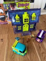 Scooby Doo Haunted Mansion  with figures/cars/spooky traps etc. with box