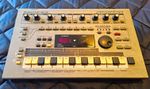 Roland MC-303 Digital Groovebox Synthesiser, 16 Synth Keys, Sequencer
