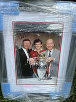 SIGNED Framed Photograph Manchester United FERGUSON MARK HUGHES BOBBY CHARLTON