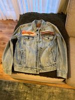 Levi’s Premium Set The Scene Embroidered Trucker Denim Jacket M 72334-0723