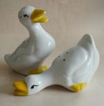 BIRD CRUET - WHITE DUCKS YELLOW BEAKS ONE STRETCHING FORWARD SALT AND PEPPER POT