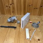 Nintendo Wii White Console With Controller, Cables And a Game!