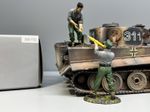 THOMAS GUNN SS110 German Tank Loading Crew (Tank not included)