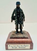 Vintage WW2 German Luftwaffe Soldier 1/35 Metal Figure On Wood Pro Painted