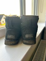 UGG Unisex Black Suede Pull-On Ankle Bootie Flat Logo UK 6