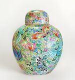 Vintage Large 20th C Chinese Porcelain Millefleur Thousand Flowers Ginger Jar