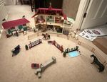 SCHLEICH Horse Club – House & Stable 42416 (99.9% complete) - With many extras