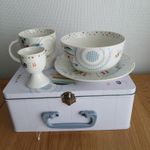 Mamas & Papas Scrapbook Boy Breakfast Set Ceramic New in Tin