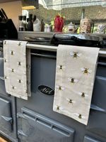 Bumblebee Bee Set Of Two Beige Kitchen Tea Towels 100% Cotton Kitchen Textiles