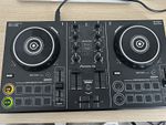 Pioneer DJ DDJ-200 2-Channel 2-Deck  DJ Controller 16 Pads Black