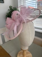 Pale Pink Fascinator With Headband Pink Wedding Hat Ladies Day Hat brand New