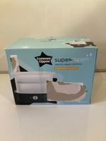 Tommee Tippee - Electric Steam Steriliser - 2X  Flasks &  12X Containers