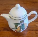 Keltcraft by Noritake Paradisie Fruit 2 Pint Porcelain Teapot w/ Lid Ireland