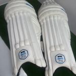 AERO VINTAGE RIGHT Handed Cricket Pads . 