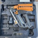 Bostitch Cordless Finish Nail Gun with Battery and Case. Not working