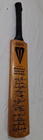 Duncan Fearnley Signed Supreme Cricket Bat Glos Vs W.Indies 198044cm Long -E25