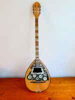 Three-course Greek bouzouki (trichordo).