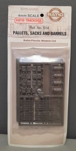 Vintage Diorama Pallets Sacks Barrels Kit Plastic OO 1:76 4mm Miniature Craft
