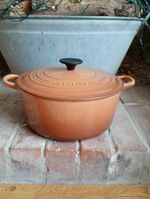 Le Creuset 24cm Round Dutch Oven Cast Iron Hazelnut Noisette Brown Vintage 4.2L