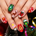 24 Pieces Short Oval Christmas False Nails, Red - Green Snowflake Christmas Tree