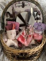 Wicker picnic hamper/gift bundle. Excellent. Will not disappoint!