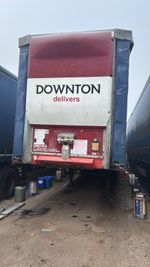 2012 CURTAINSIDER TRI AXLE TRAILER FOR RENT