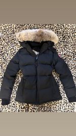 Women’s Black Canada Goose Chelsea Parker Size Small
