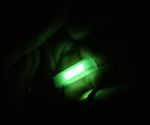 1x Pair Of Bright Green Glow In The Dark Key Rings/Glow Sticks/Kit Markers