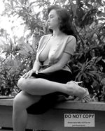 MODEL BONNIE LOGAN PIN UP -8X10 PUBLICITY PHOTO (RT-010)