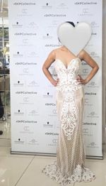 Embroidered Amorè evening dress