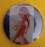 Samantha Fox Page 3 1980s Music 25mm Tin Pin Badge.  EB9-6