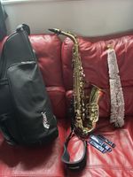 Windsor Alto Saxophone Gold Laquer Finish With Soft Case And Neck Strap
