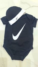 Nike 6-9M Cotton Babygrow Bodysuit & Hat Set Black/White Logo Snap