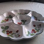 ROYAL WORCESTER 1996 STRAWBERRIES ROUND DIVIDED SERVING DISH TRAY GOLD TRIM