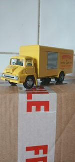 Corgi Archive Diecast Model 1/50 Thames Trader Lucozade Box Van ( 30306 )