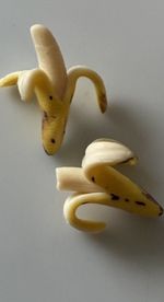 1:12 Miniature Dolls House Food * 2 peeled bananas * fine Quality Handmade food