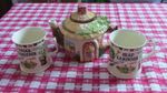 Bear Cottage teapot with 2 x head Gardner mug