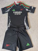Arsenal kids Football Kit Age 5-6 in very Condition Check my page