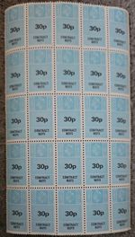 BLOCK OF 25 GB QEII 30p REVENUE STAMPS CONTRACT NOTE SMALL TYPE LETTERING (PC)6