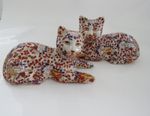 IMARI Porcelain Cats. Hand Painted and signed Zhenya Zangwan. Japan 1950s